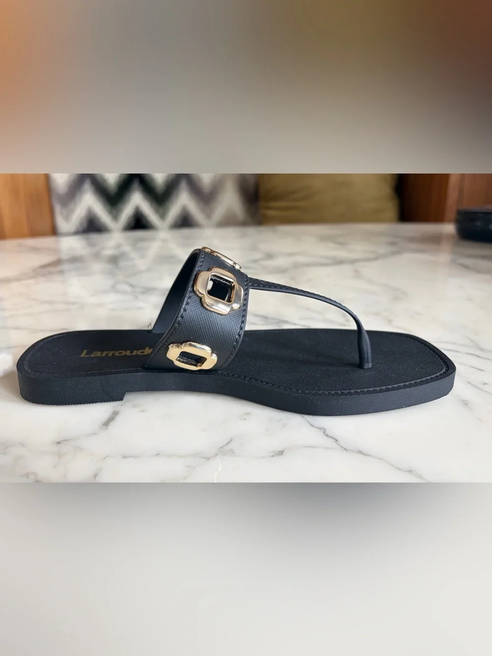 EUC LARROUDE Milan Grommet Synthetic Thong Flip Flop Sandal 37/38 6/7 Black/Gold